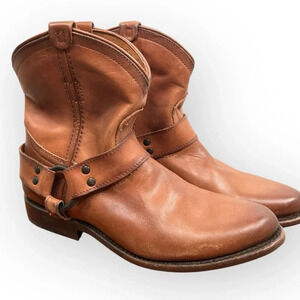 Frye Wyatt Harness Women's Wyatt Ankle Boots Size 5.5 Cognac Brown Western Style